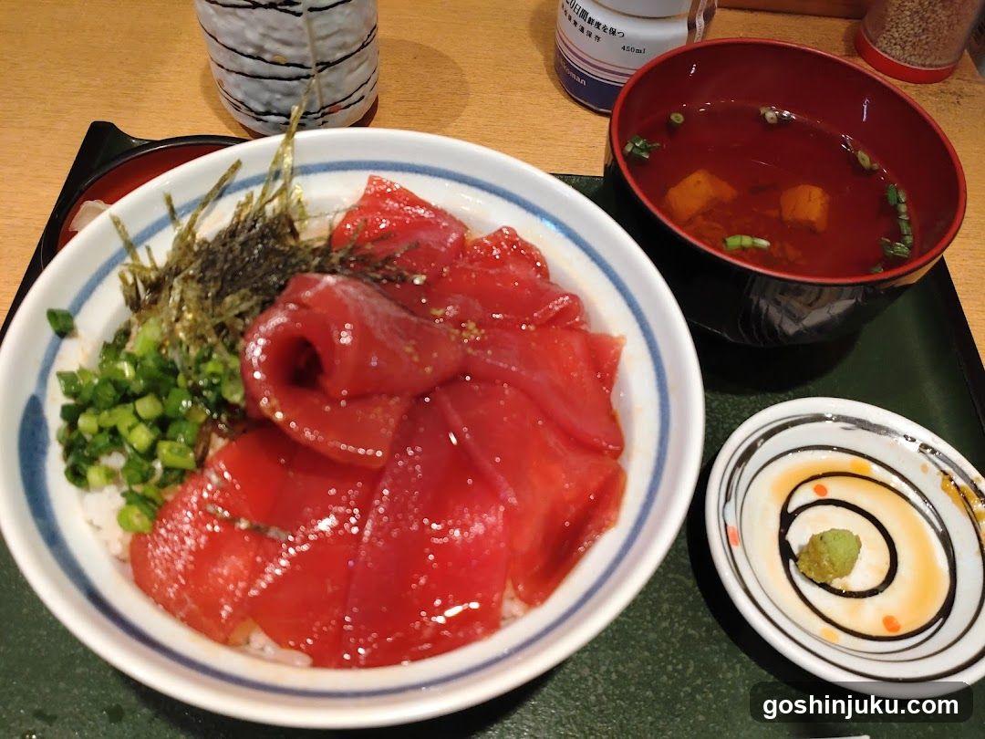 Sushi Bowl with Tuna and Soup