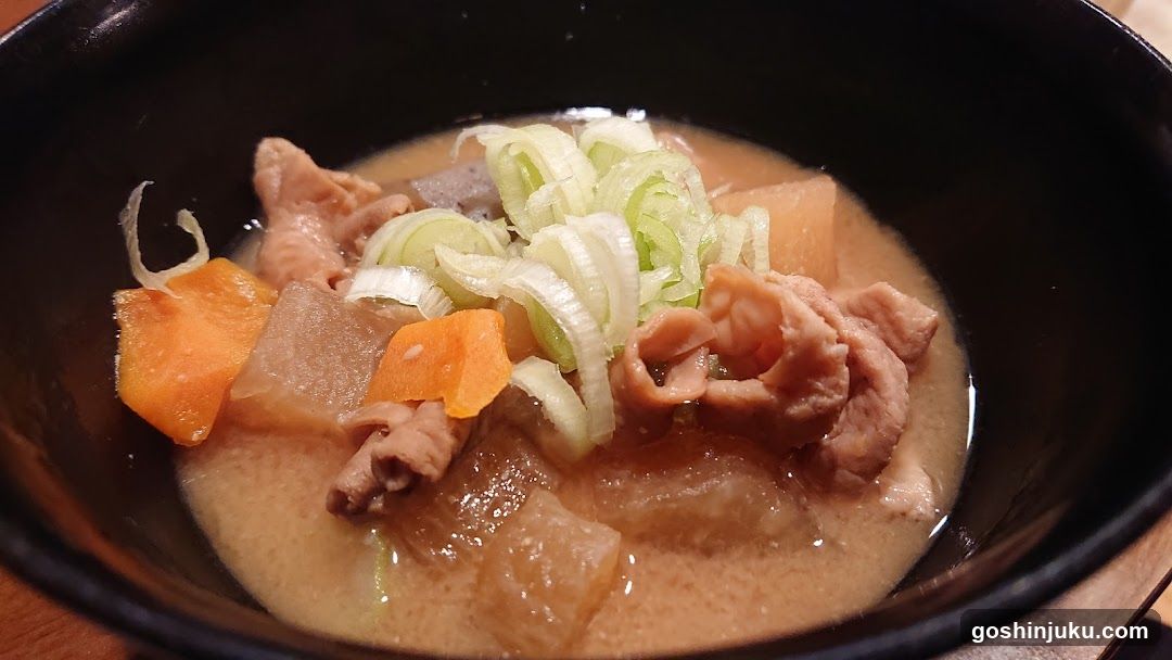 Japanese-style soup bowl with leeks and vegetables