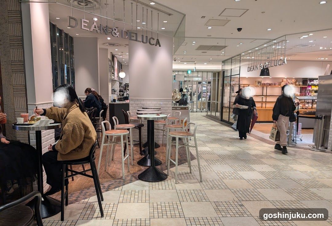 Dean & Deluca Interior View