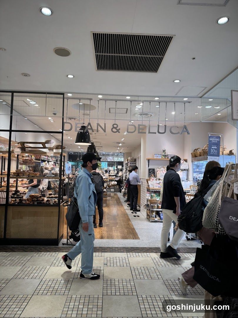 DEAN & DELUCA Interior View