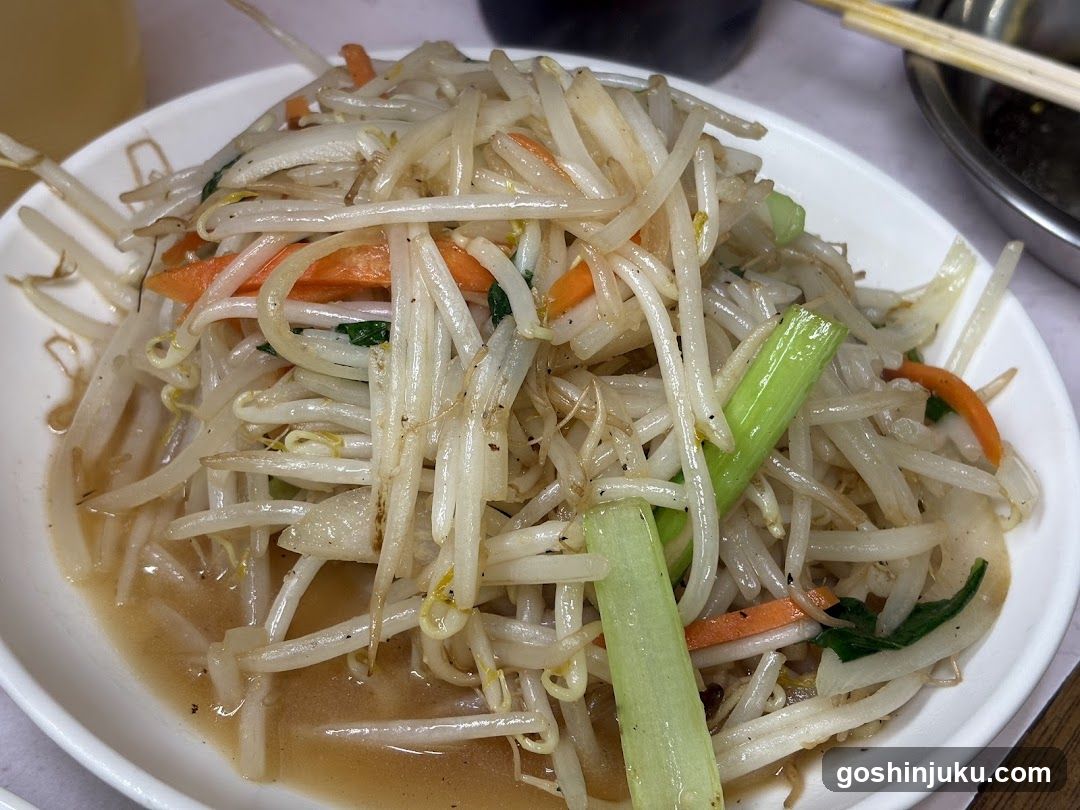 Stir-fried bean sprouts with vegetables