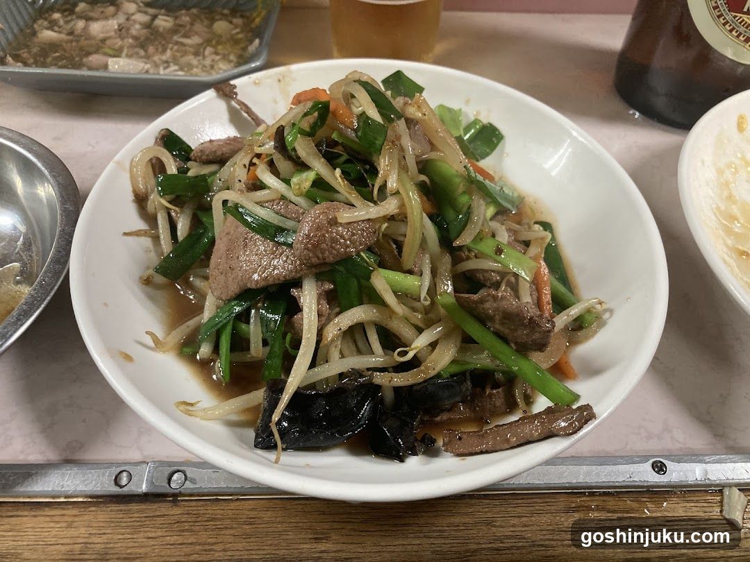 Stir-fried Beef with Bean Sprouts and Scallions