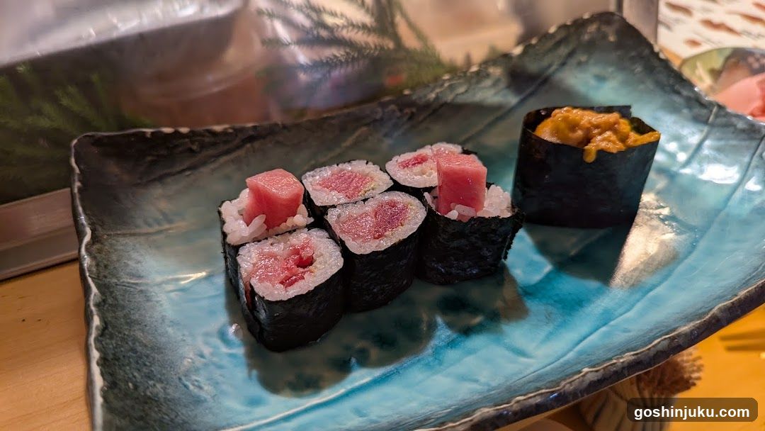 Sushi Platter with Tuna and Spicy Mayo Roll
