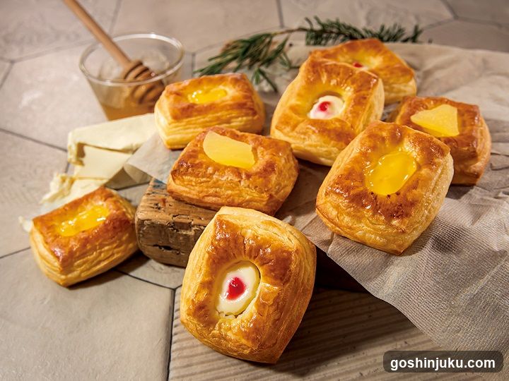 Butter Pies with Honey and Cheese