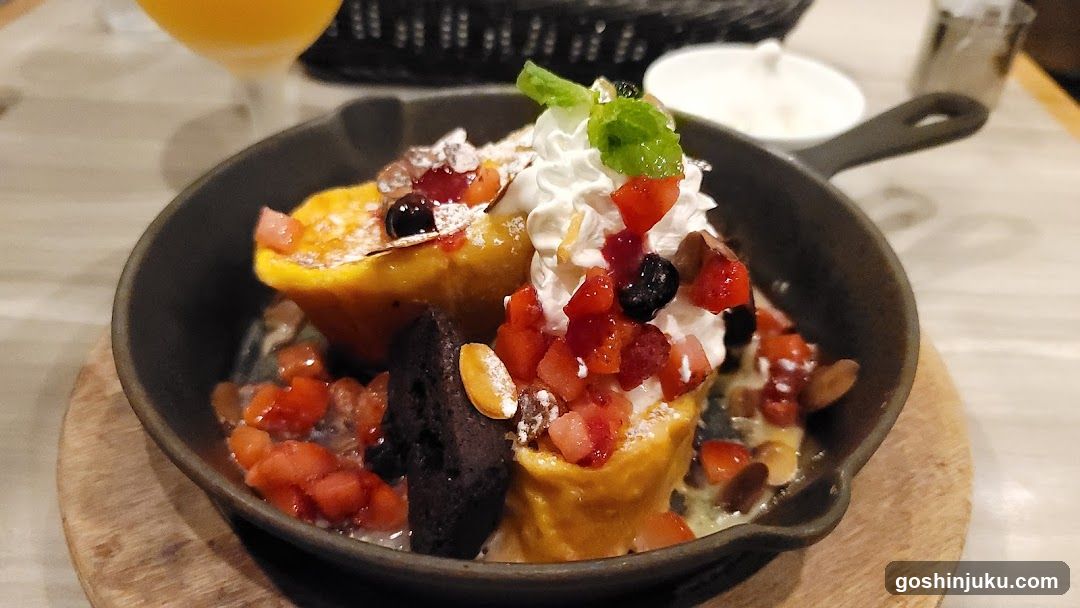 Skillet Dessert with Fruits and Cream