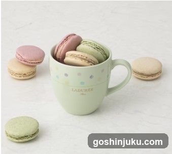 Macarons in a Mug
