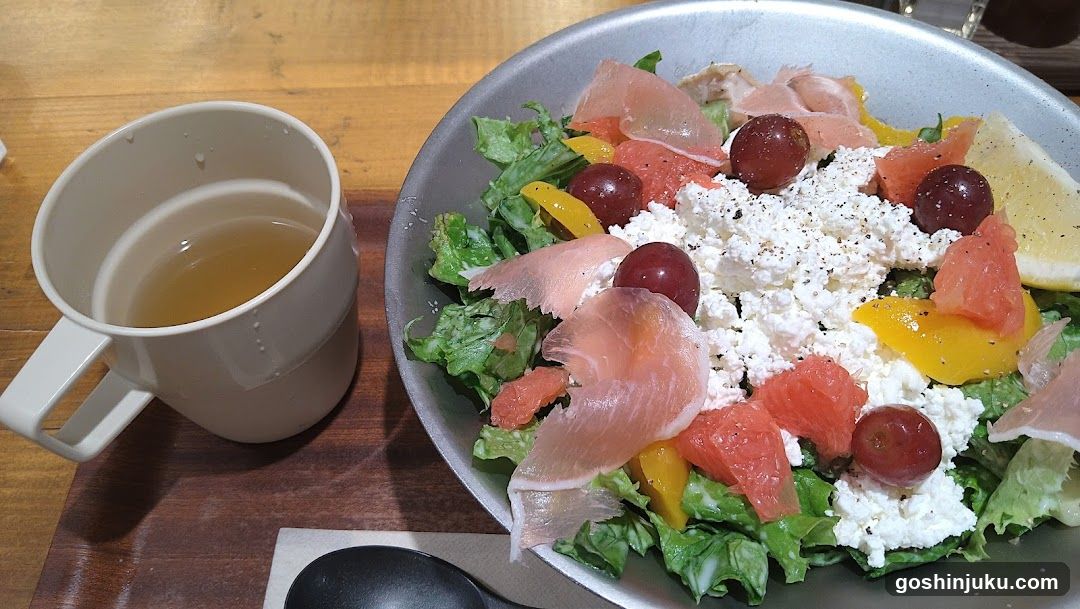 Salad with Smoked Salmon and Feta