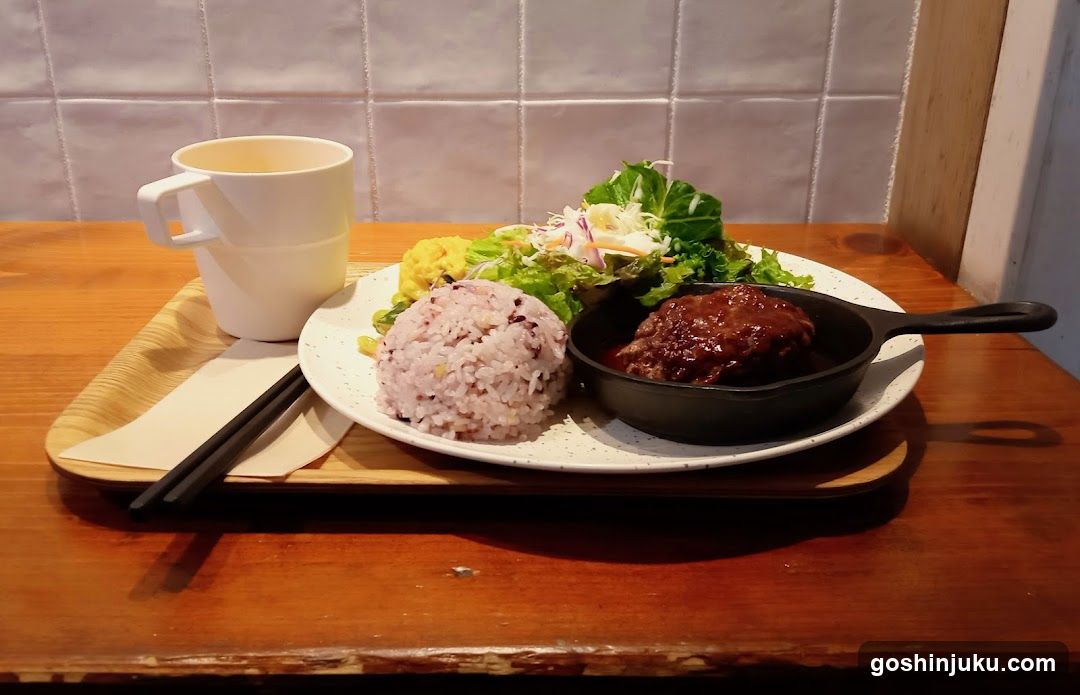 Rice Bowl with Steak and Salad