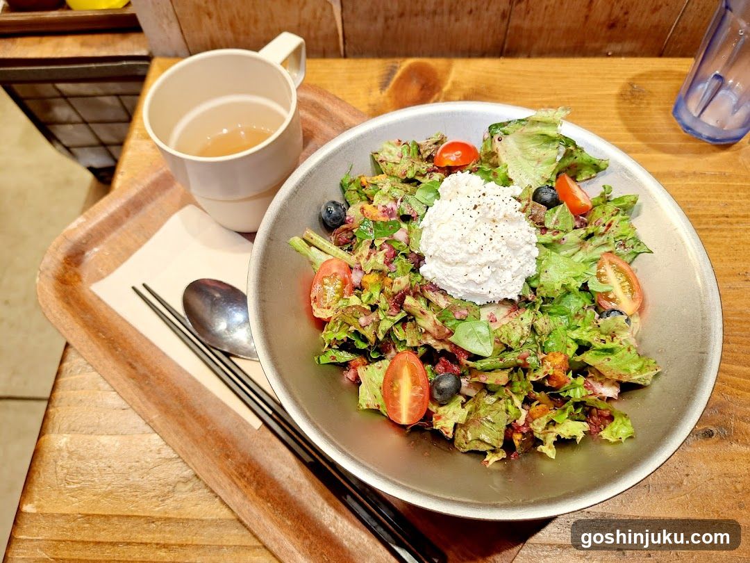 Salad Bowl with Dressing