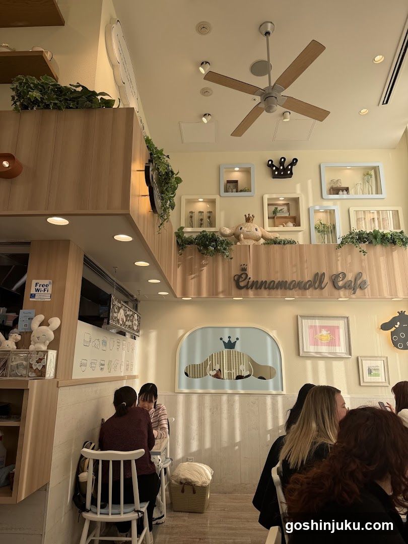 Cinnamomoll Cafe Interior