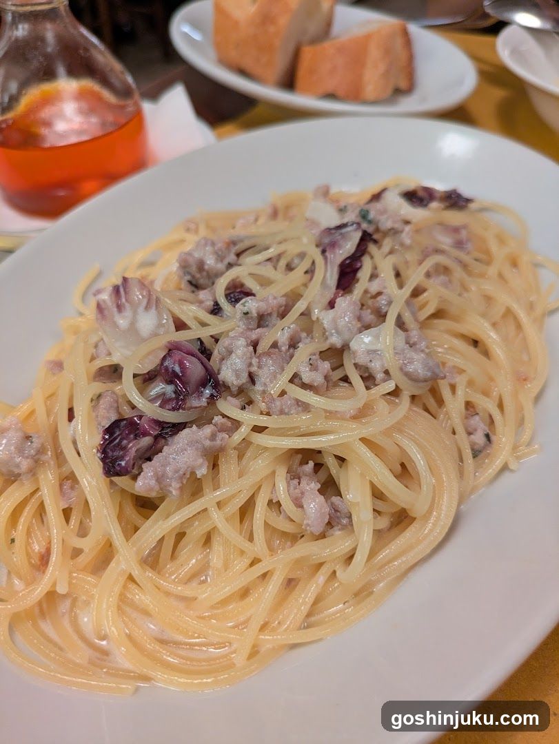 Spaghetti with Meat and Red Cabbage