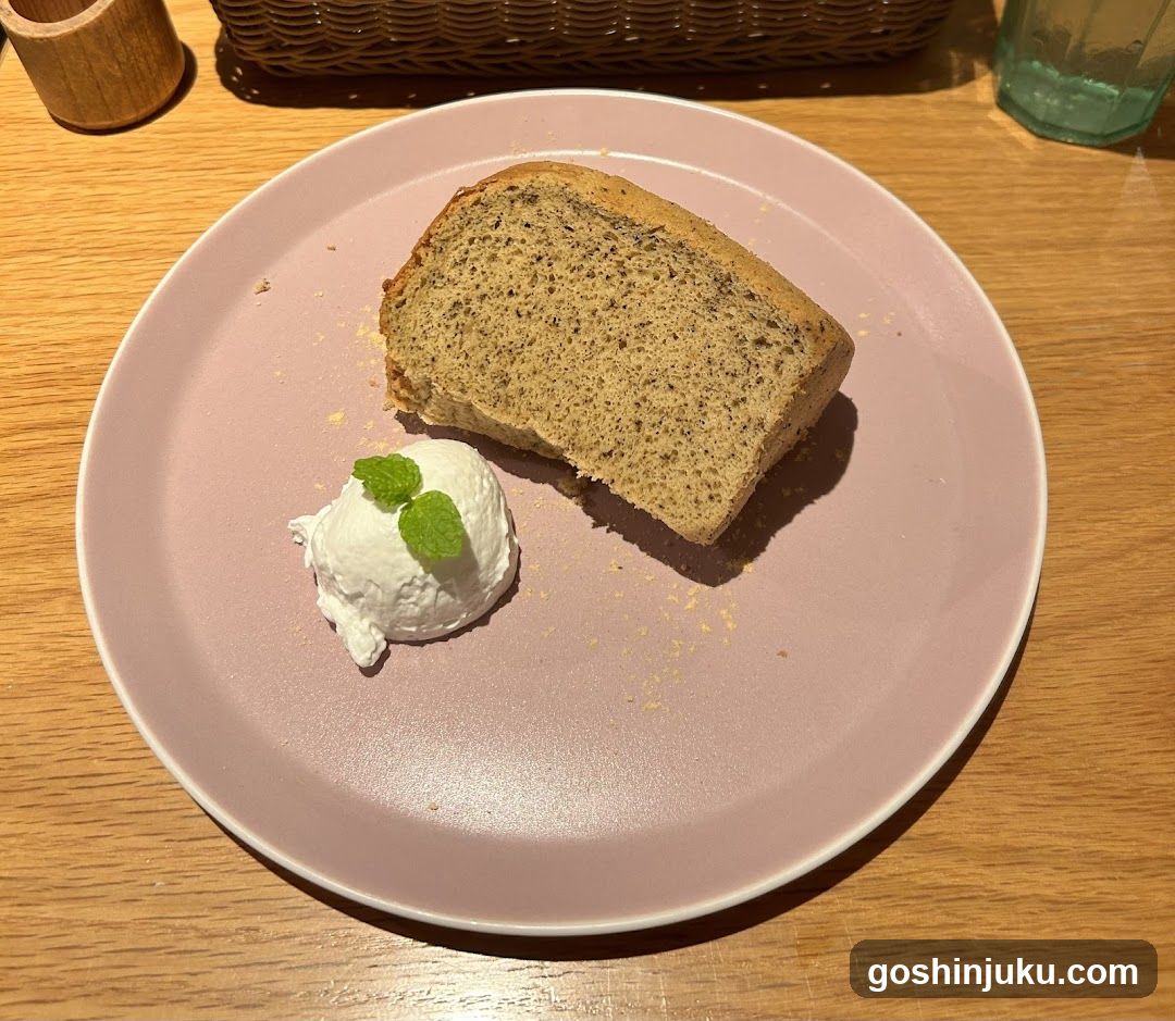Sliced Bread with Cream and Mint