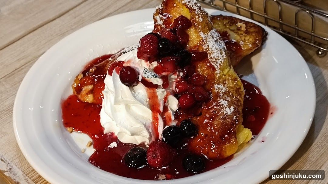 French Toast with Berries and Cream