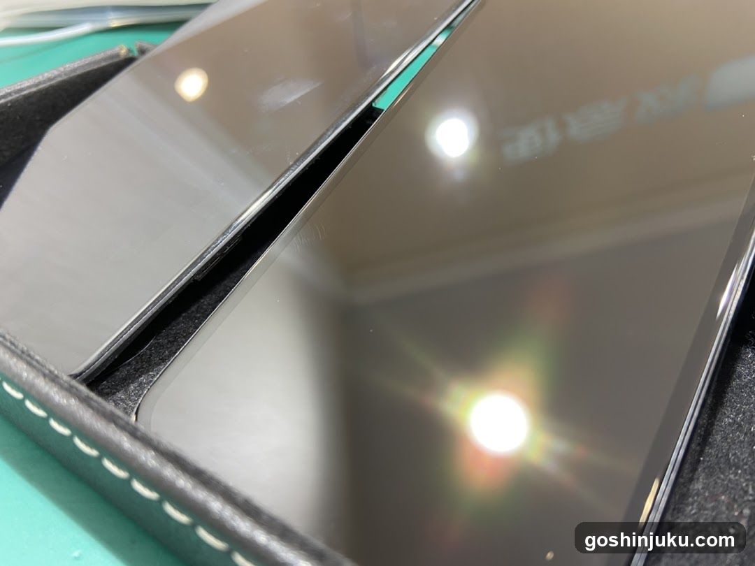 Smartphone Screen Reflections