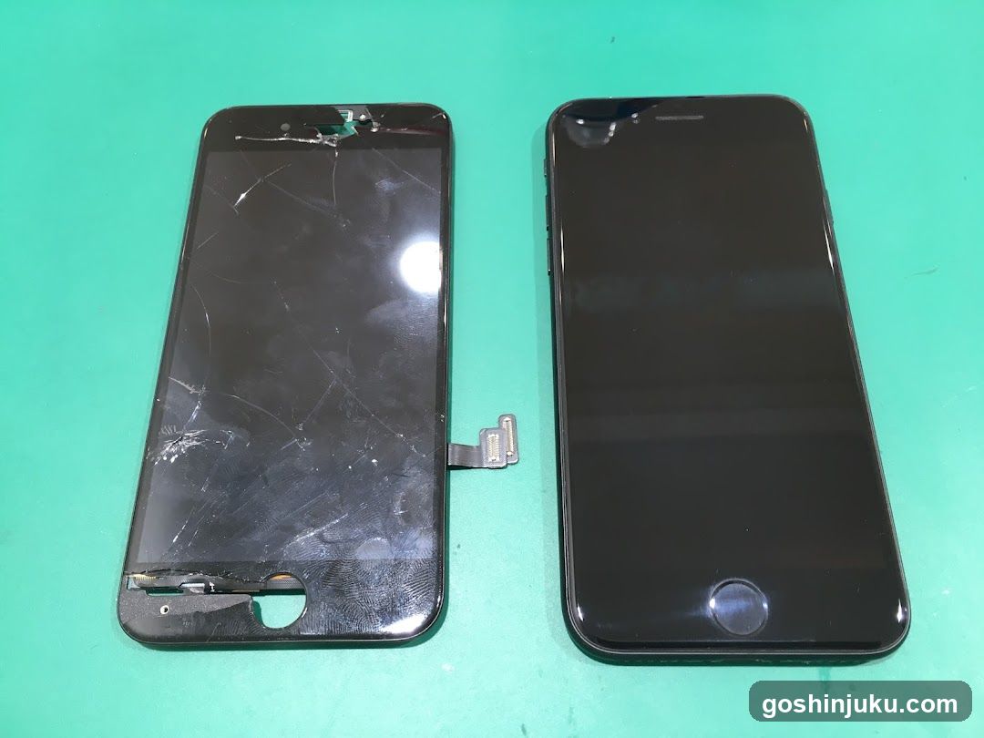 Broken and Working iPhone Screens Side by Side