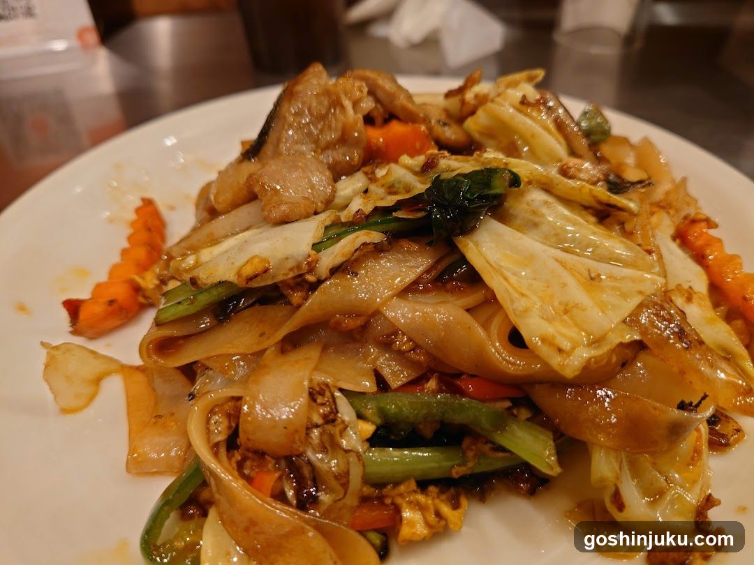 Stir-fried Noodles with Vegetables and Meat