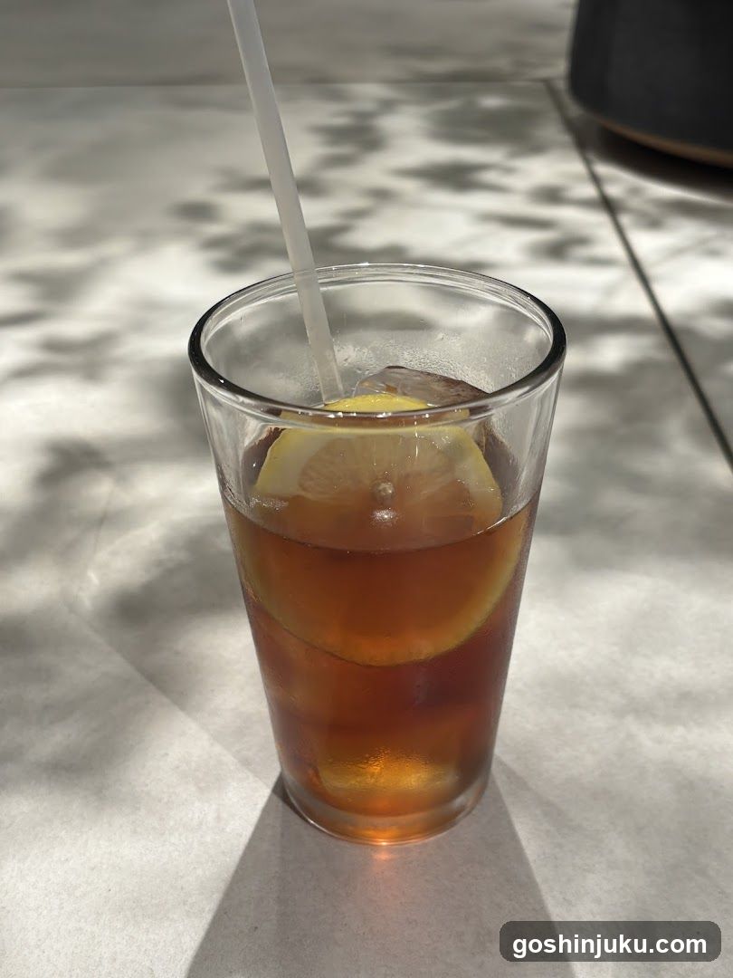 iced tea with lemon slice
