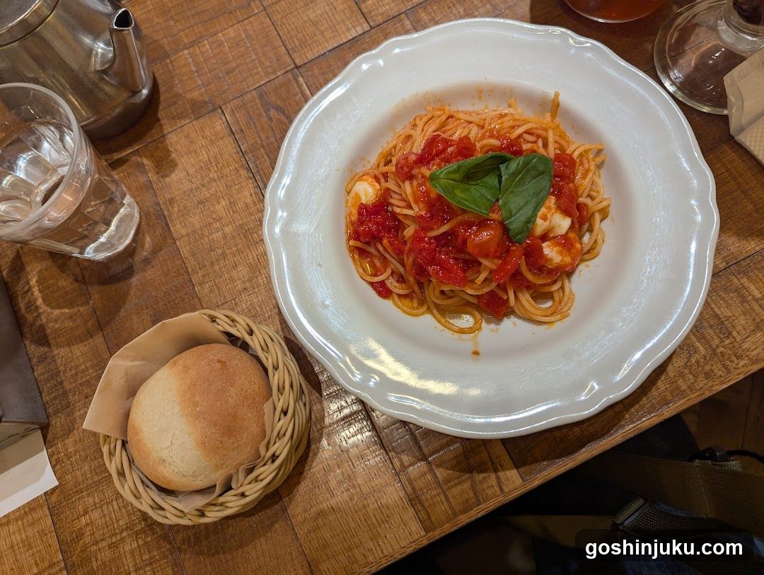 Spaghetti with Tomato Sauce and Basil