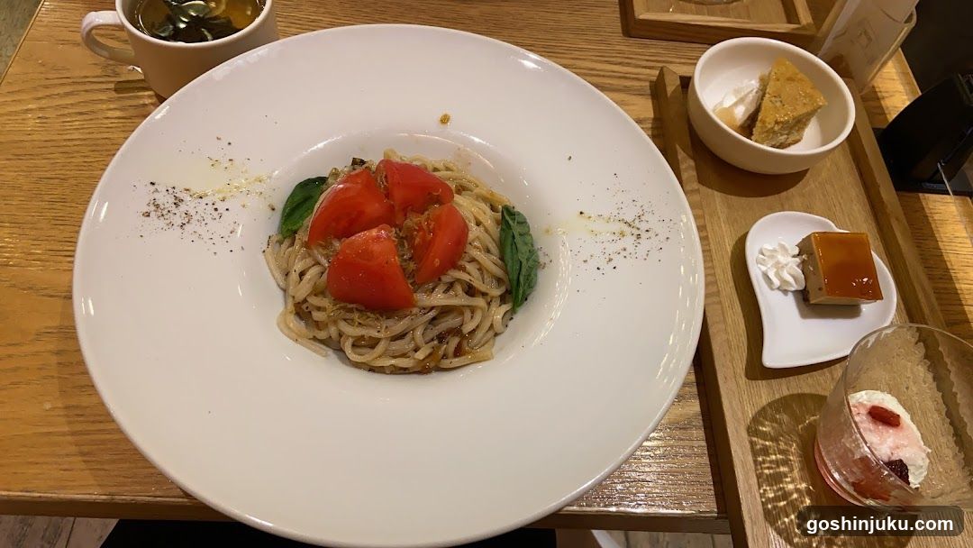 Pasta with Tomato and Basil