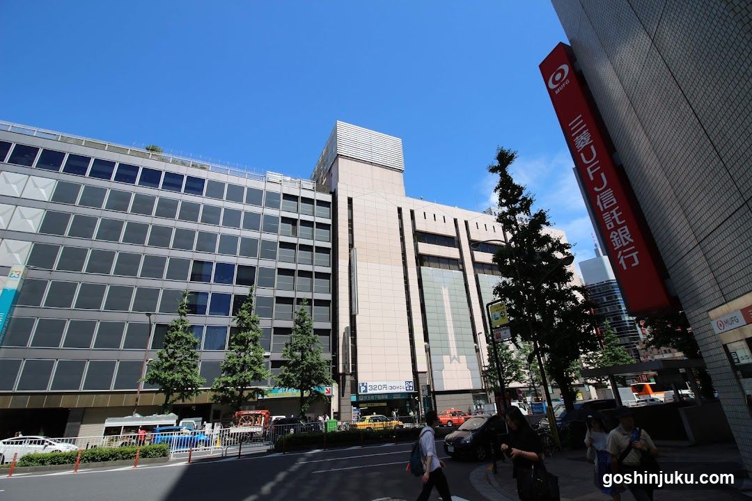 Mitsubishi UFJ Trust Bank Exterior