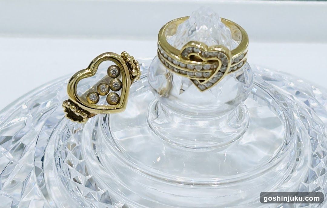 Heart-Shaped Rings Display