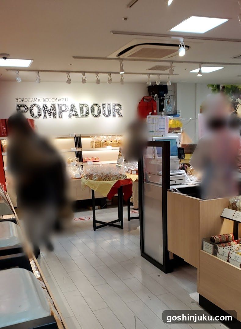 Yokohama Motomachi Pompadour Interior