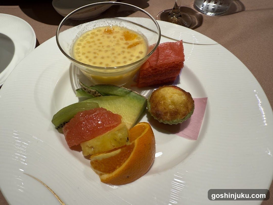 Fruit Platter with Dessert