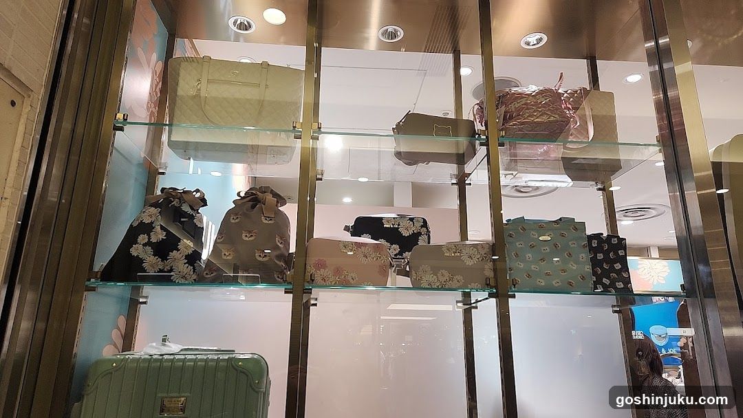 Bag Display Window