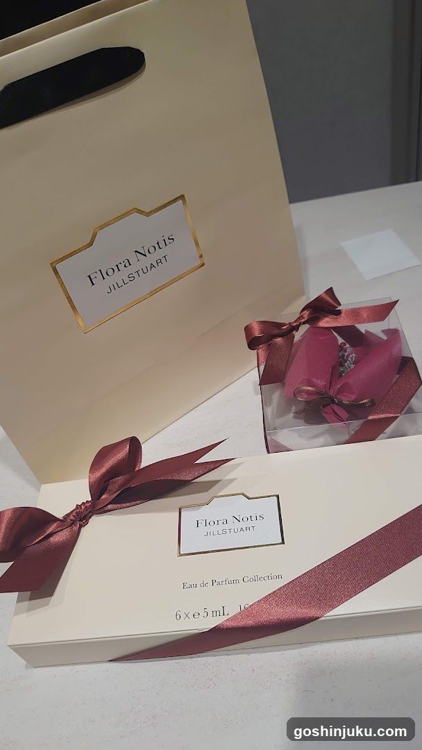 Flora Notis JILL STUART