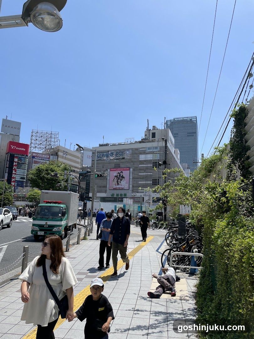 Urban Street Scene with Pedestrians and Vehicles