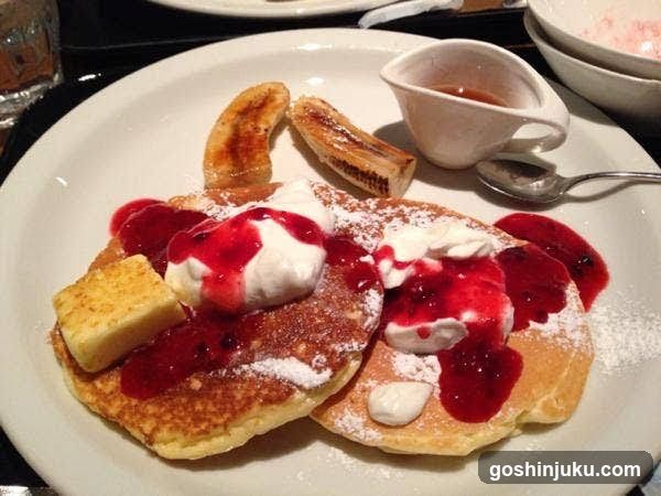 Pancakes with Berries and Banana