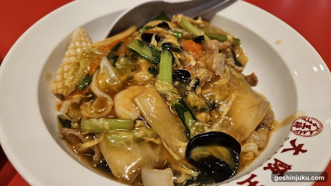 Stir-fried Noodles with Vegetables and Seafood