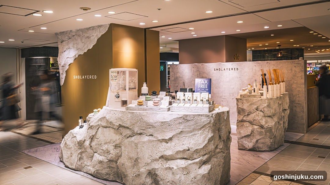 Sholayered Store Interior
