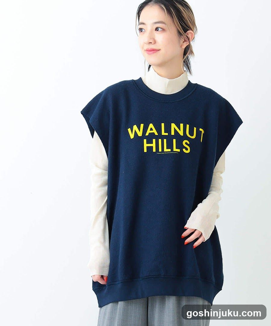 WALNUT HILLS Sweatshirt Model Shot