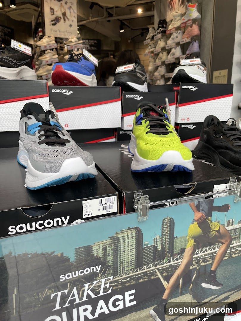 Saucony Shoe Display
