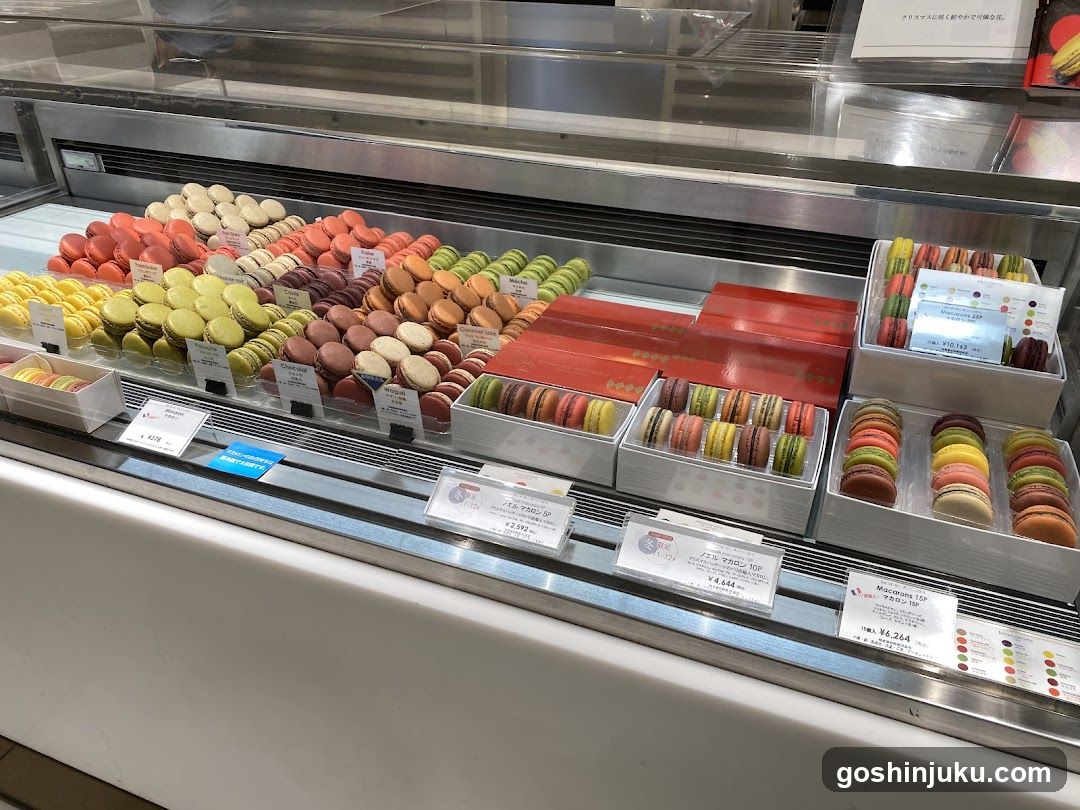 Macaron Display Case
