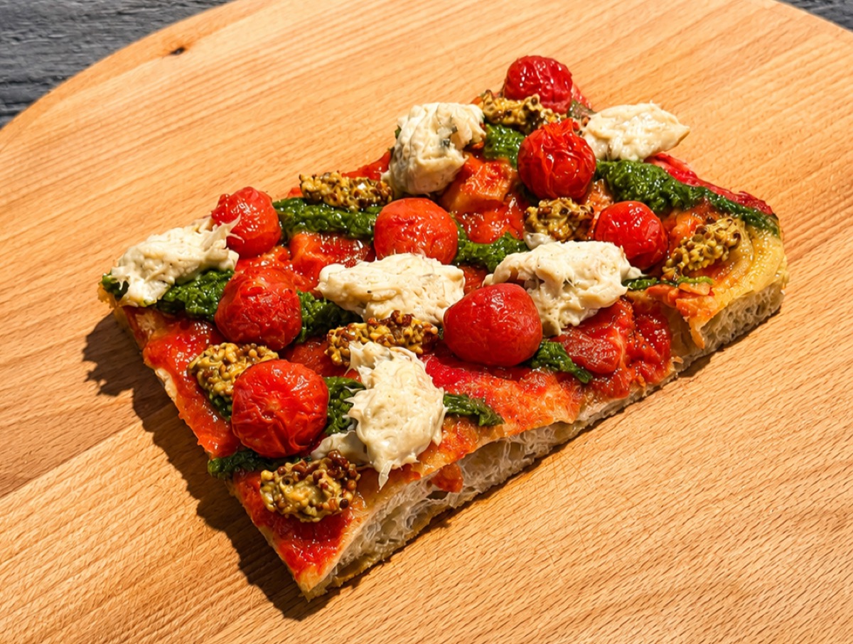 Toncini smoked mackerel marinara Roman pizza at Isetan Shinjuku Italy Exhibition 2026